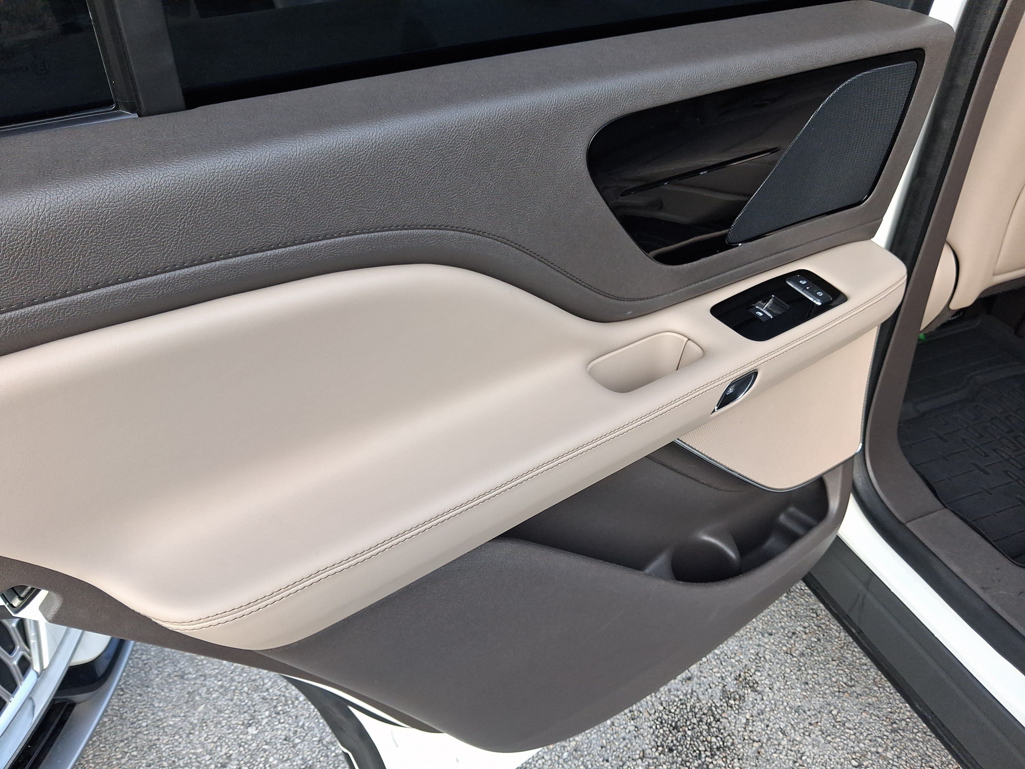 Used 2020 Lincoln Aviator 2WD image 9