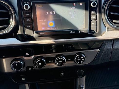 Used 2016 Toyota Tacoma SR5 w/ SR5 Appearance Package (SN) image 15