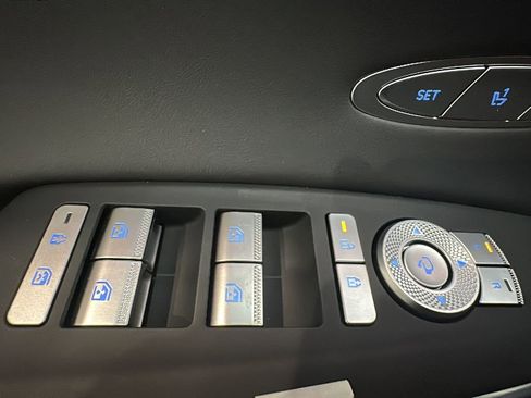 New 2026 Genesis GV70 2.5T Select image 12