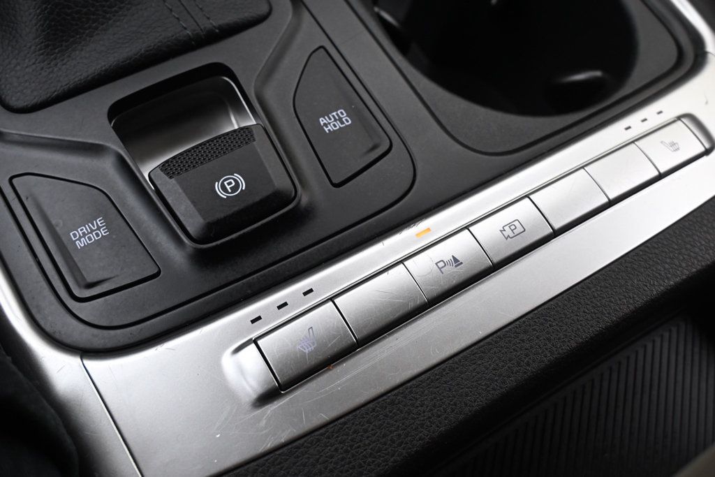 Used 2025 Kia Carnival FWD image 35