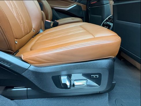 Used 2022 BMW X7 xDrive40i w/ M Sport Package AWD/4WD image 33
