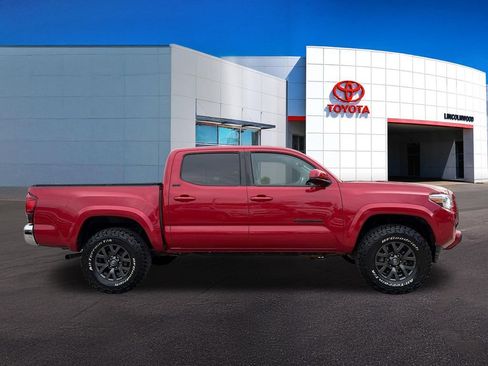Used 2021 Toyota Tacoma SR5 AWD/4WD image 8
