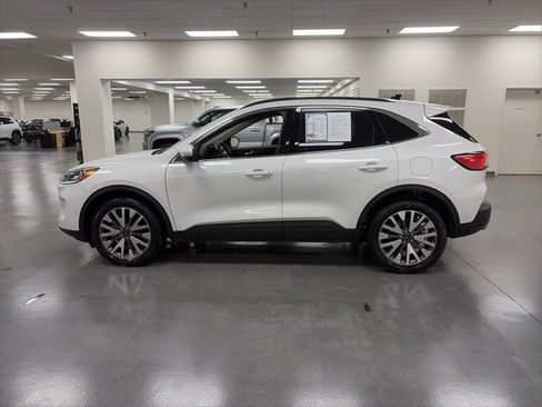 Used 2020 Ford Escape Titanium image 4
