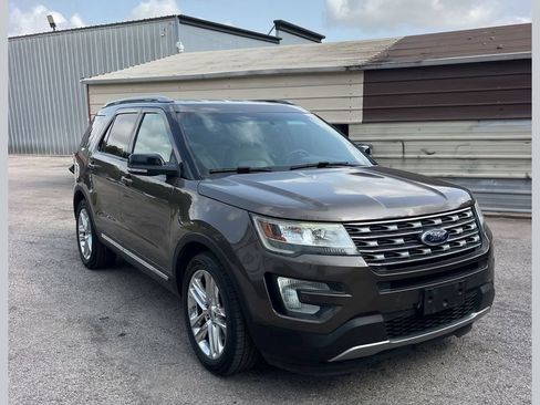 Used 2016 Ford Explorer XLT w/ Equipment Group 202A FWD image 1