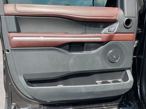 Used 2022 Ford Expedition Limited RWD image 13
