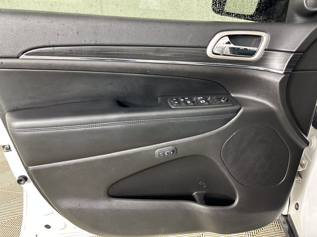 Used 2020 Jeep Grand Cherokee Limited AWD/4WD image 11