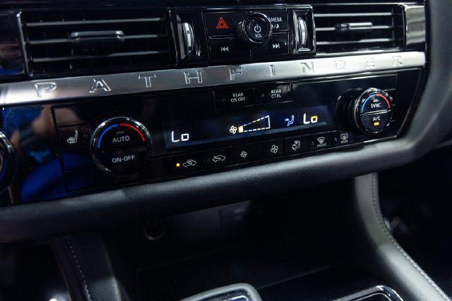 Used 2026 Nissan Pathfinder SV FWD image 17