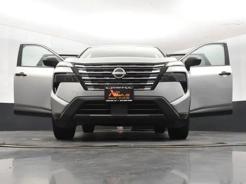 Used 2024 Nissan Rogue S AWD/4WD image 11