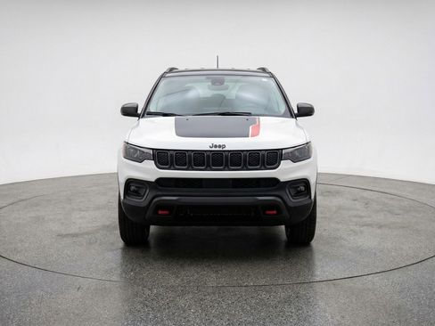 Used 2025 Jeep Compass Trailhawk AWD/4WD image 2