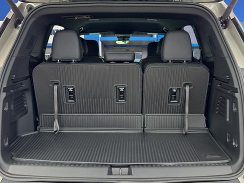 New 2026 GMC Acadia AT4 w/ LPO, Floor Liner Package AWD/4WD image 11