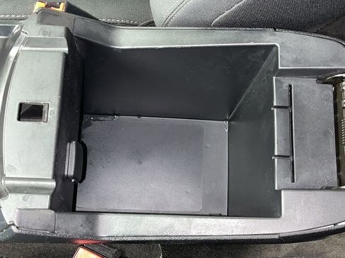 Used 2017 Ford Explorer XLT image 24