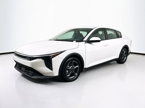 Used 2025 Kia K4 LXS image 3