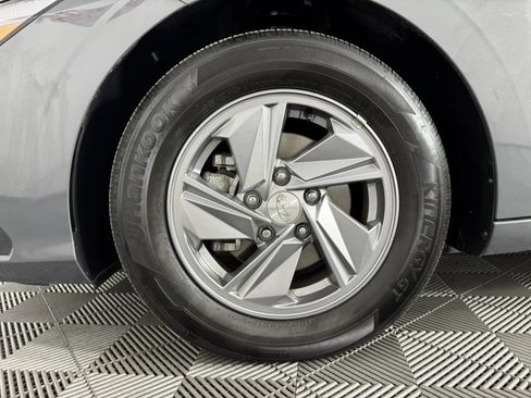 Used 2024 Hyundai Elantra SE FWD image 38
