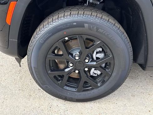 New 2025 Jeep Grand Cherokee L Altitude RWD image 4
