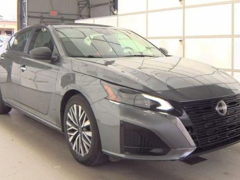 Used 2024 Nissan Altima 2.5 SV image 4