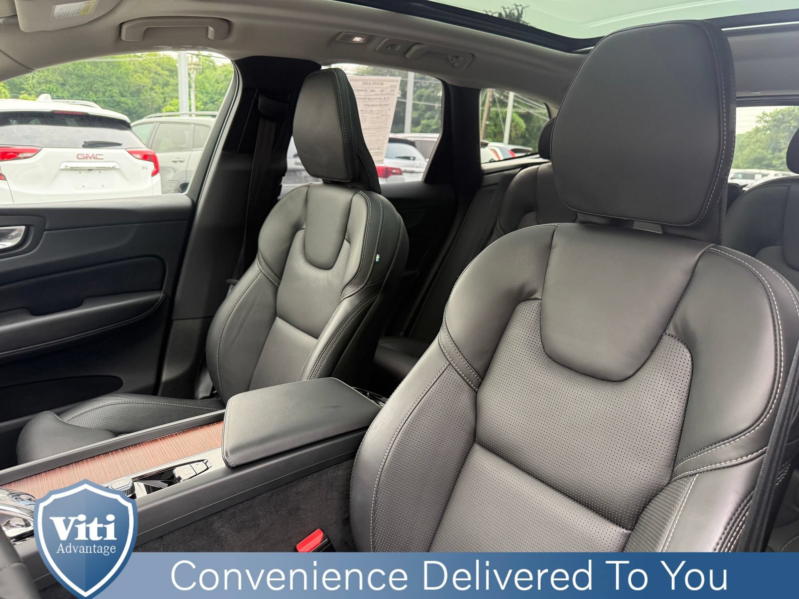 Certified 2023 Volvo XC60 B6 Ultimate w/ Protection Package Premier AWD/4WD image 18
