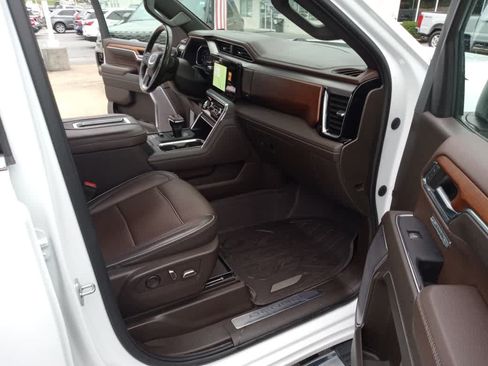 Used 2022 GMC Sierra 1500 Denali AWD/4WD image 41