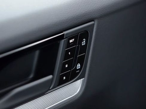 Certified 2026 Porsche Cayenne S AWD/4WD image 25