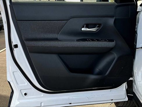 New 2026 Nissan Kicks SV image 13