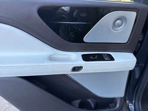 Used 2022 Lincoln Aviator Black Label Grand Touring w/ Class IV Trailer Tow Package image 16