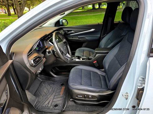 Used 2023 Chevrolet Bolt EUV LT w/ Convenience Package FWD image 20