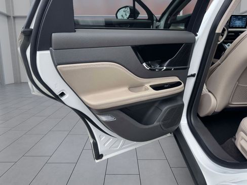 Used 2022 Lincoln Corsair AWD w/ Premium Package image 19