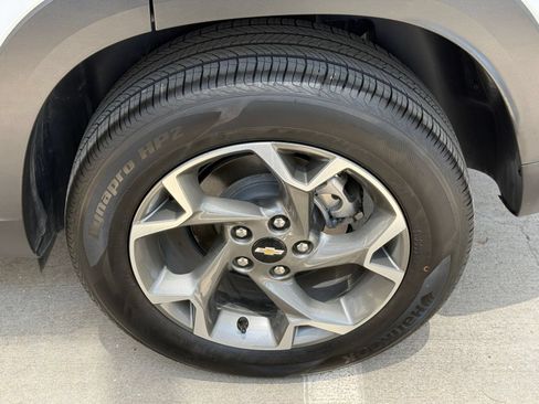 Used 2025 Chevrolet Trax LT FWD image 30