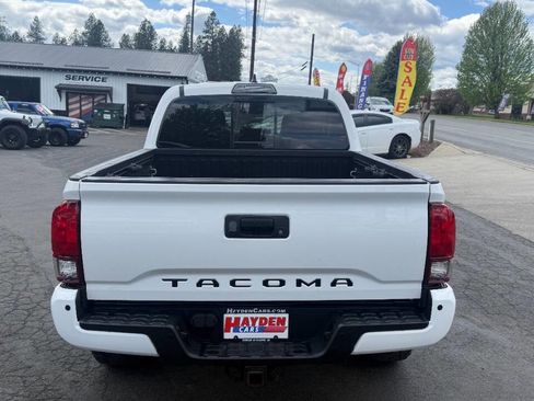 Used 2019 Toyota Tacoma TRD Off-Road AWD/4WD image 5