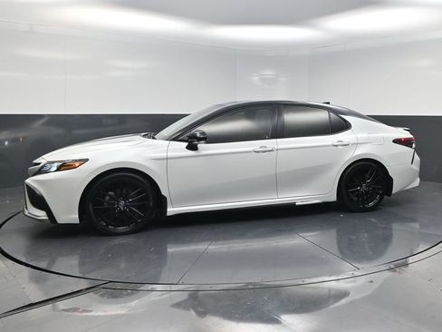 Used 2023 Toyota Camry XSE image 3