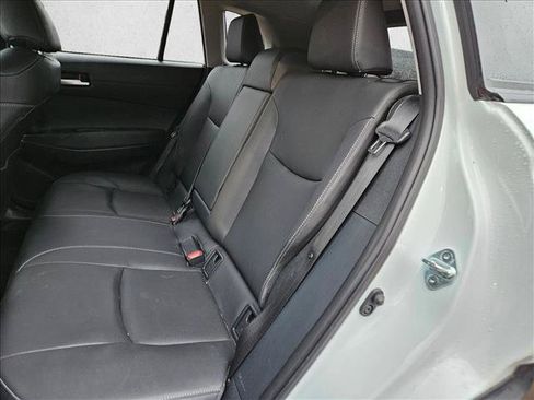 Used 2023 Toyota Corolla Cross XLE w/ Convenience Package FWD image 15