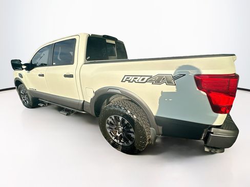 Used 2017 Nissan Titan PRO-4X w/ Pro-4x Convenience Package AWD/4WD image 5