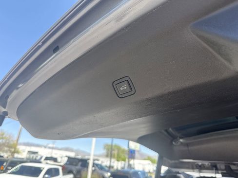 Used 2021 GMC Yukon Denali w/ Denali Ultimate Package AWD/4WD image 24