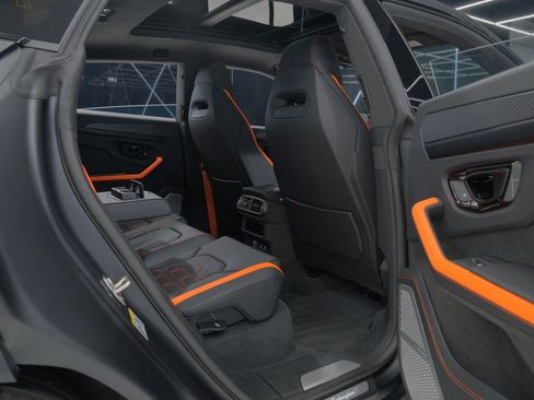 Used 2025 Lamborghini Urus SE image 39