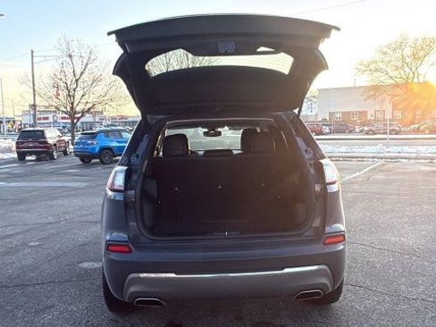 Used 2020 Jeep Cherokee Limited image 31