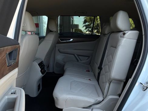 Used 2026 Volkswagen Atlas SE FWD image 12