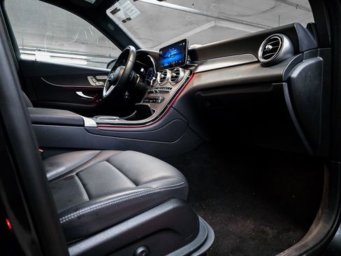 Used 2022 Mercedes-Benz GLC 300 4MATIC image 37