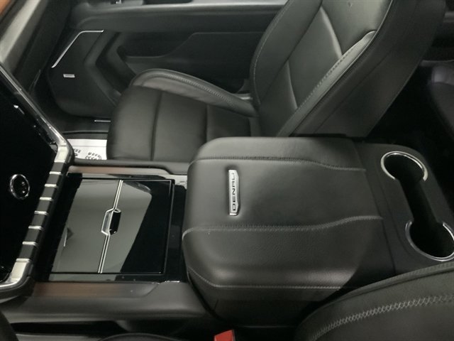 Used 2025 GMC Yukon XL Denali AWD/4WD image 23