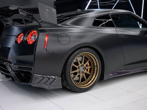 Used 2018 Nissan GT-R Premium image 14
