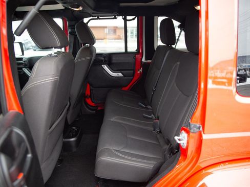 Used 2016 Jeep Wrangler Unlimited Sahara image 18