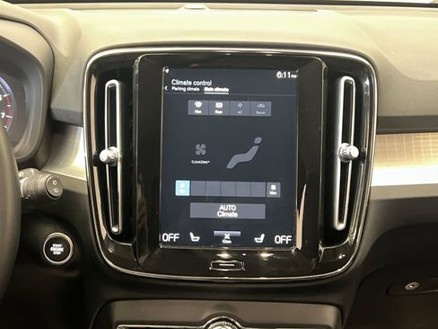 Used 2021 Volvo XC40 T5 Momentum w/ Premium Package image 19