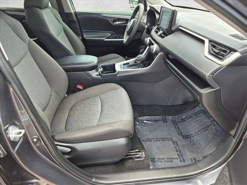 Used 2022 Toyota RAV4 XLE AWD/4WD image 21