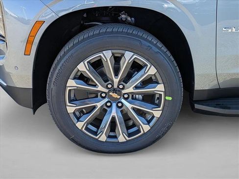 New 2026 Chevrolet Suburban High Country image 24