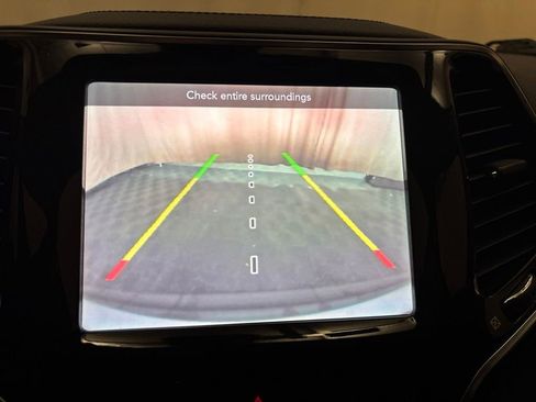 Used 2019 Jeep Cherokee Limited FWD image 22