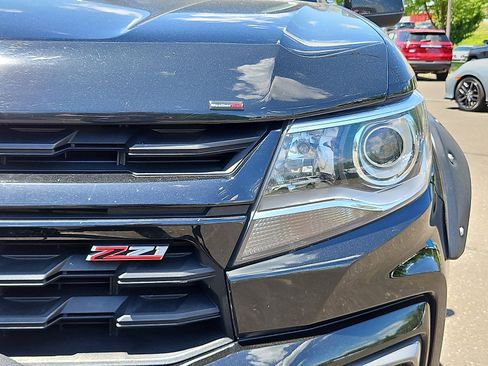 Used 2022 Chevrolet Colorado Z71 w/ Z71 Midnight Edition AWD/4WD image 9