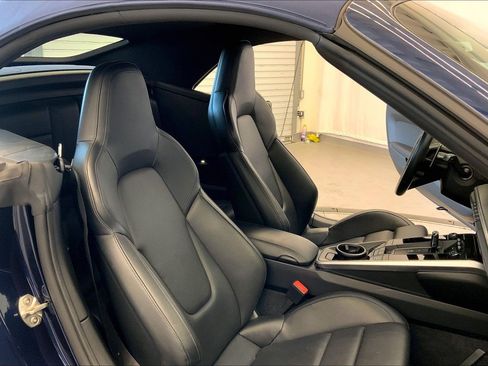 Used 2022 Porsche 911 Cabriolet image 17