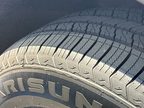 Used 2022 Chevrolet Traverse LT image 11