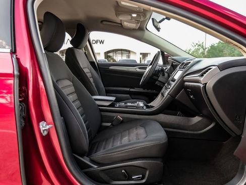 Used 2018 Ford Fusion SE w/ Fusion SE Technology Package image 29