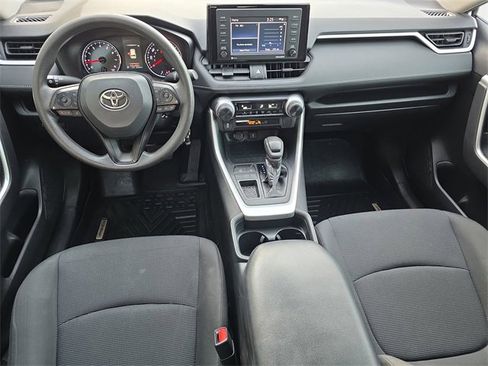 Used 2020 Toyota RAV4 LE image 10
