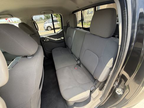 Used 2020 Nissan Frontier SV w/ Midnight Edition Floor Mats AWD/4WD image 10