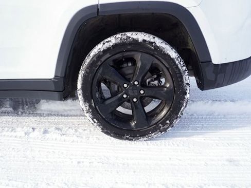 Used 2023 Jeep Grand Cherokee Altitude image 7